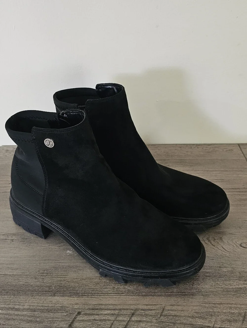 Unisa Women's Black Suede Lug Ankle Boots Size 8 M